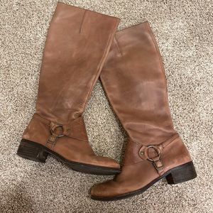 Distressed leather Vince Camuto riding boots size 8.5.